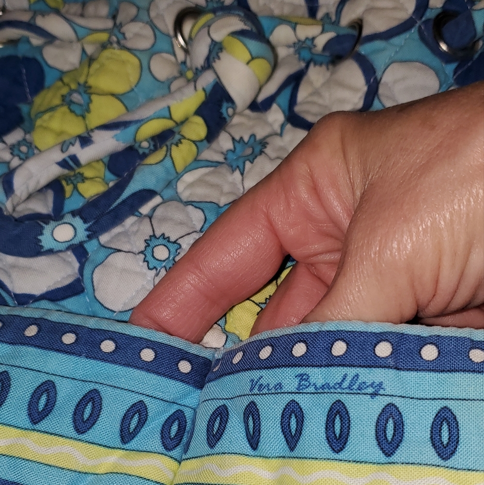 ☆ Vera Bradley Retired Petal Power Quilted Blue Drawstring Cinch Top Backpack - Picture 3 of 4